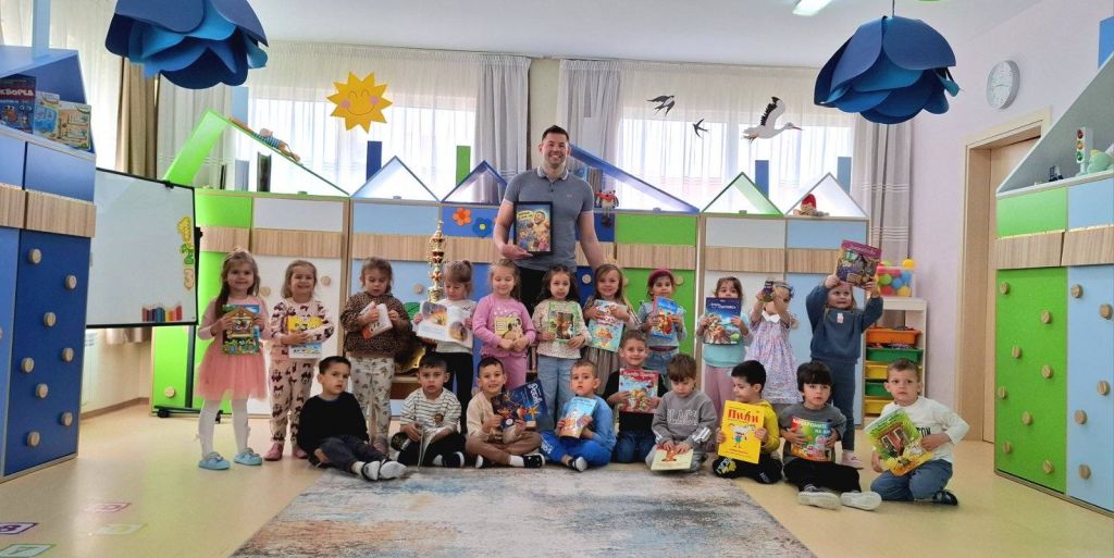 Национална кампания "Походът на книгите" - "Известни българи четат на деца" 14