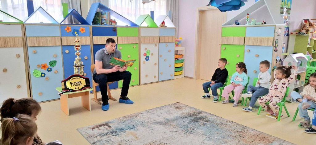 Национална кампания "Походът на книгите" - "Известни българи четат на деца" 15