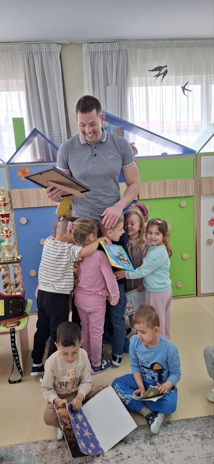 Национална кампания "Походът на книгите" - "Известни българи четат на деца" 17