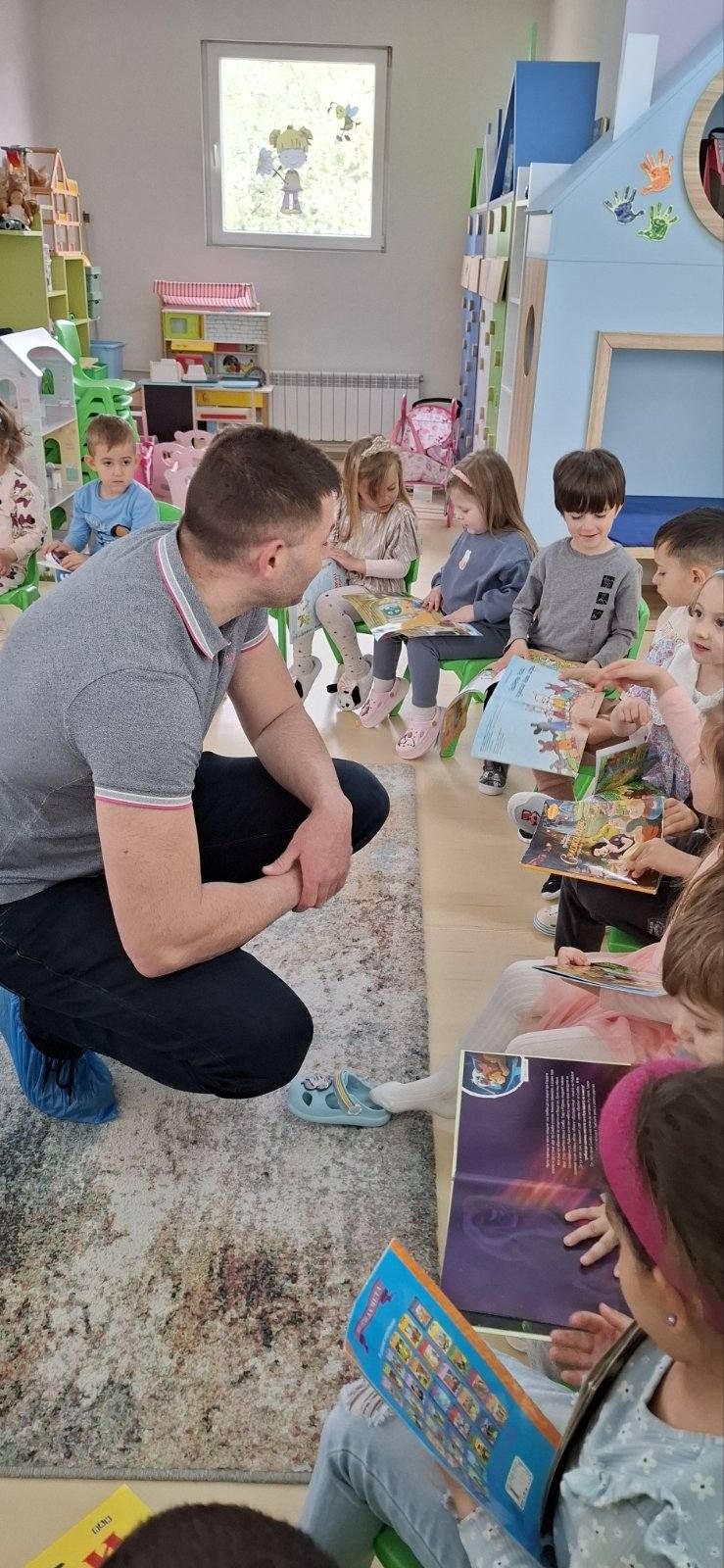 Национална кампания "Походът на книгите" - "Известни българи четат на деца" 18