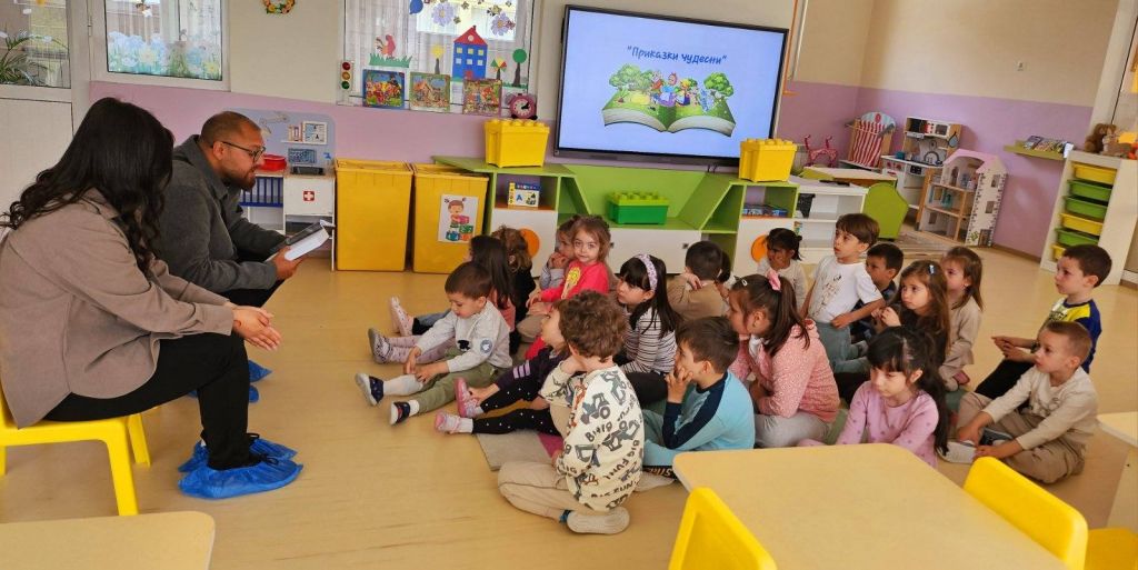 Национална кампания "Походът на книгите" - "Известни българи четат на деца" 7