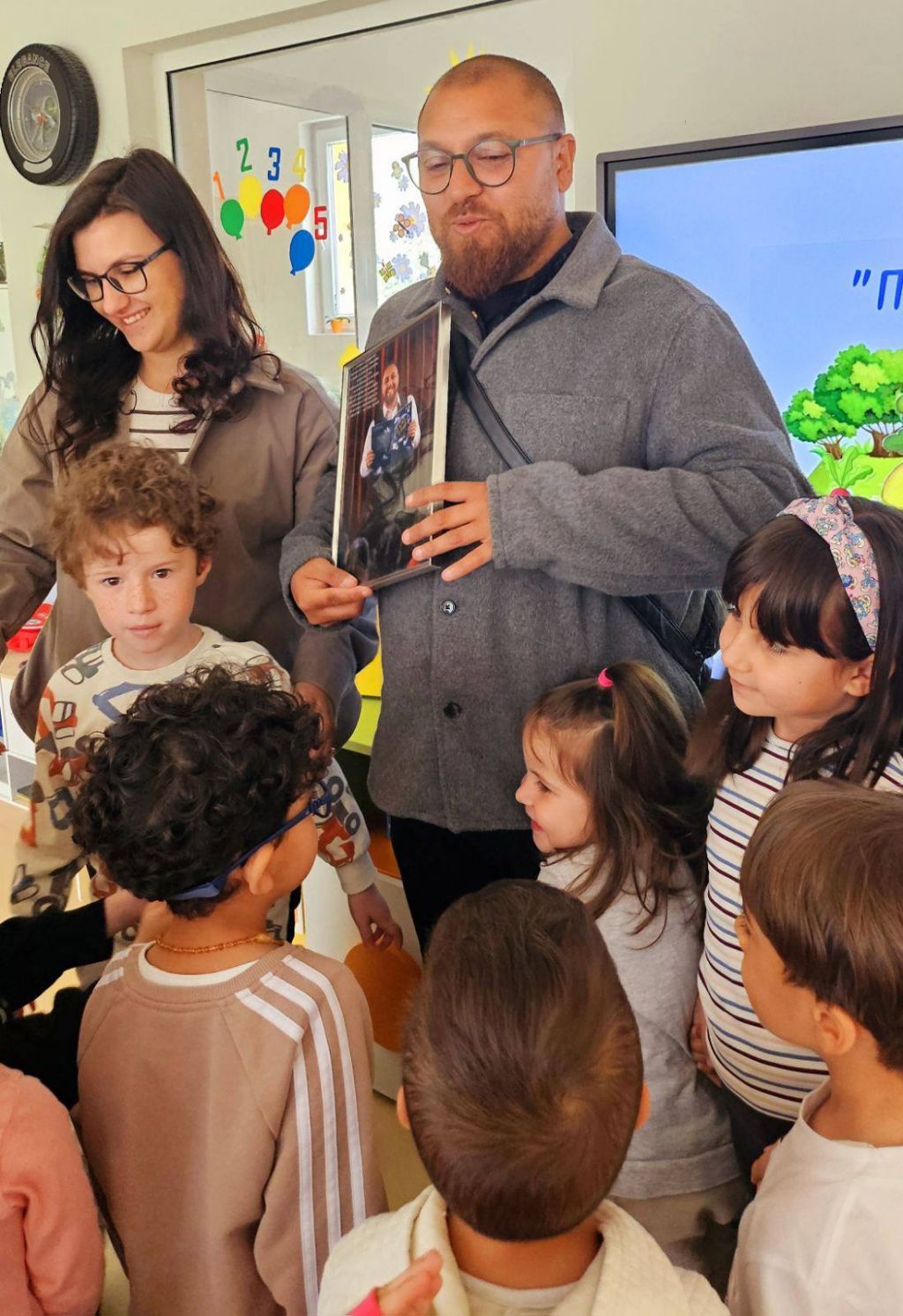 Национална кампания "Походът на книгите" - "Известни българи четат на деца" 8