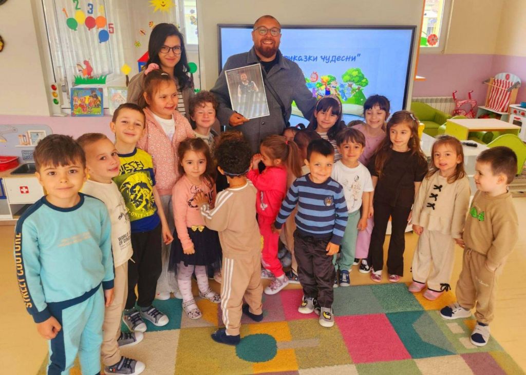 Национална кампания "Походът на книгите" - "Известни българи четат на деца" 9